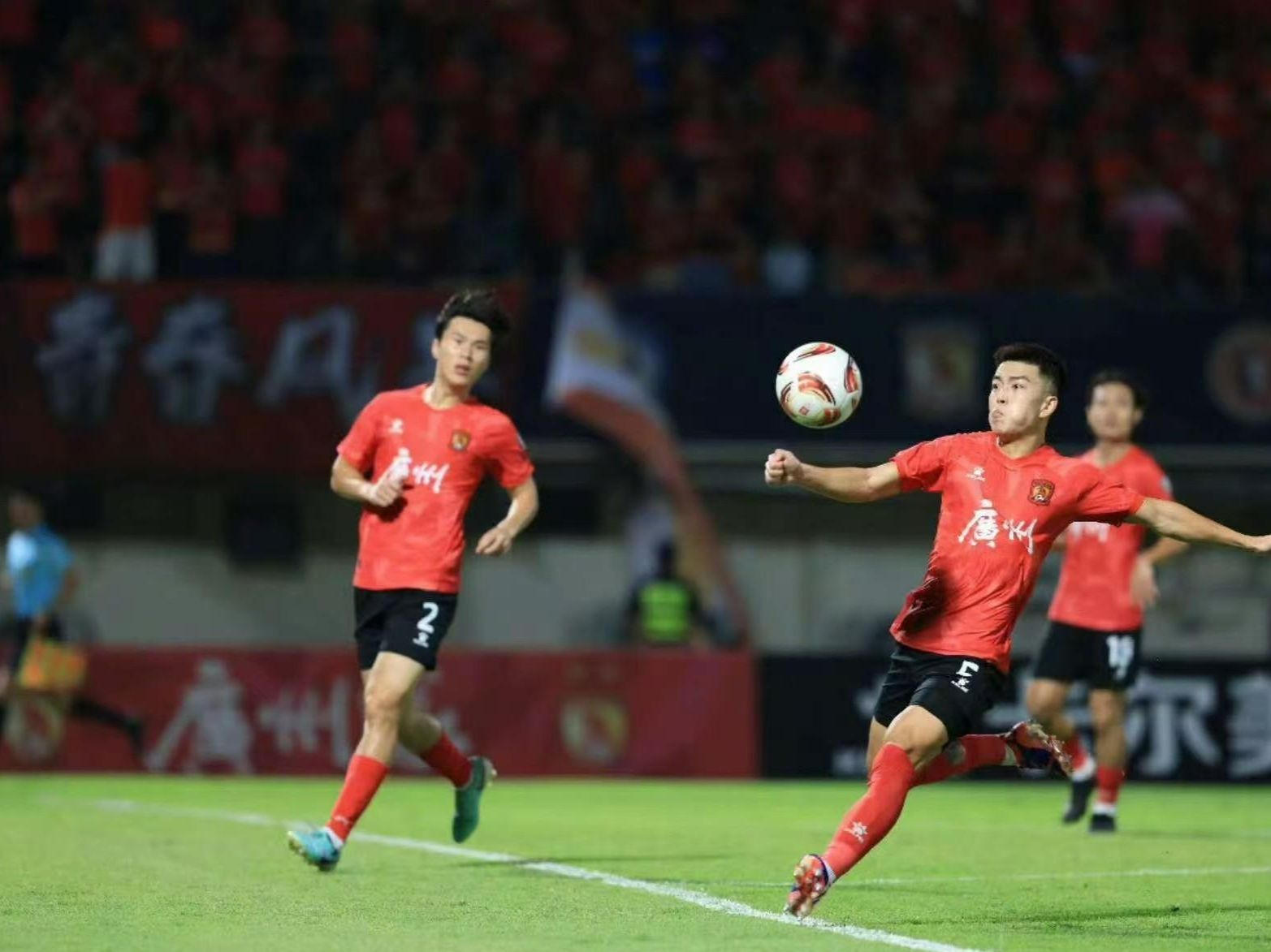 爱游戏网页版入口-恒大球员受伤，对球队实力造成影响的简单介绍