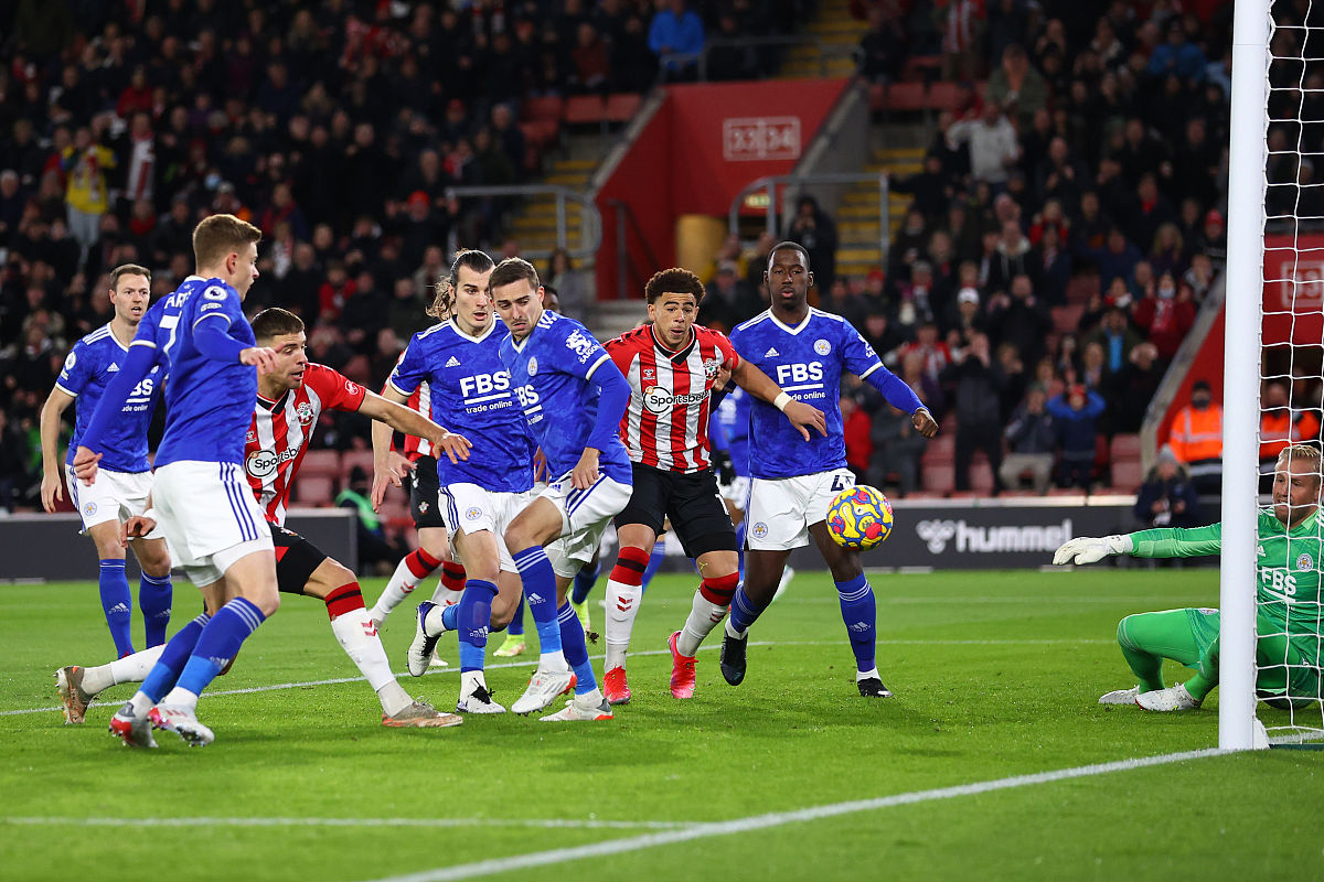 沃尔夫斯堡队在主场比赛中大胜对手的简单介绍