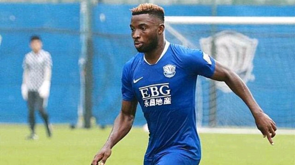 包含蒙彭利亚斯队客场表现出色，意外取胜的词条