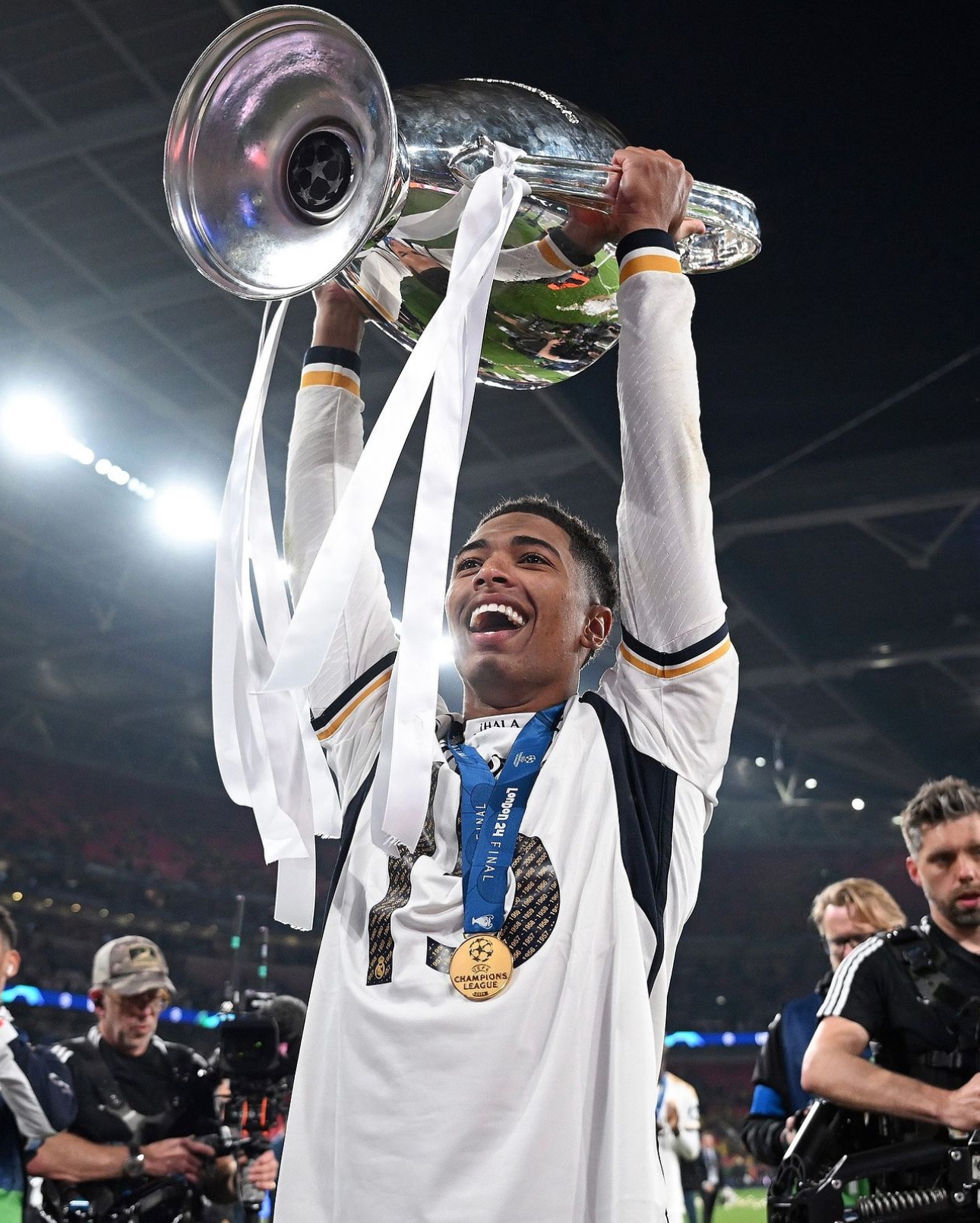 爱游戏中国官网-关于贝灵厄姆目标明确，冲刺英超冠军绝不懈怠的信息