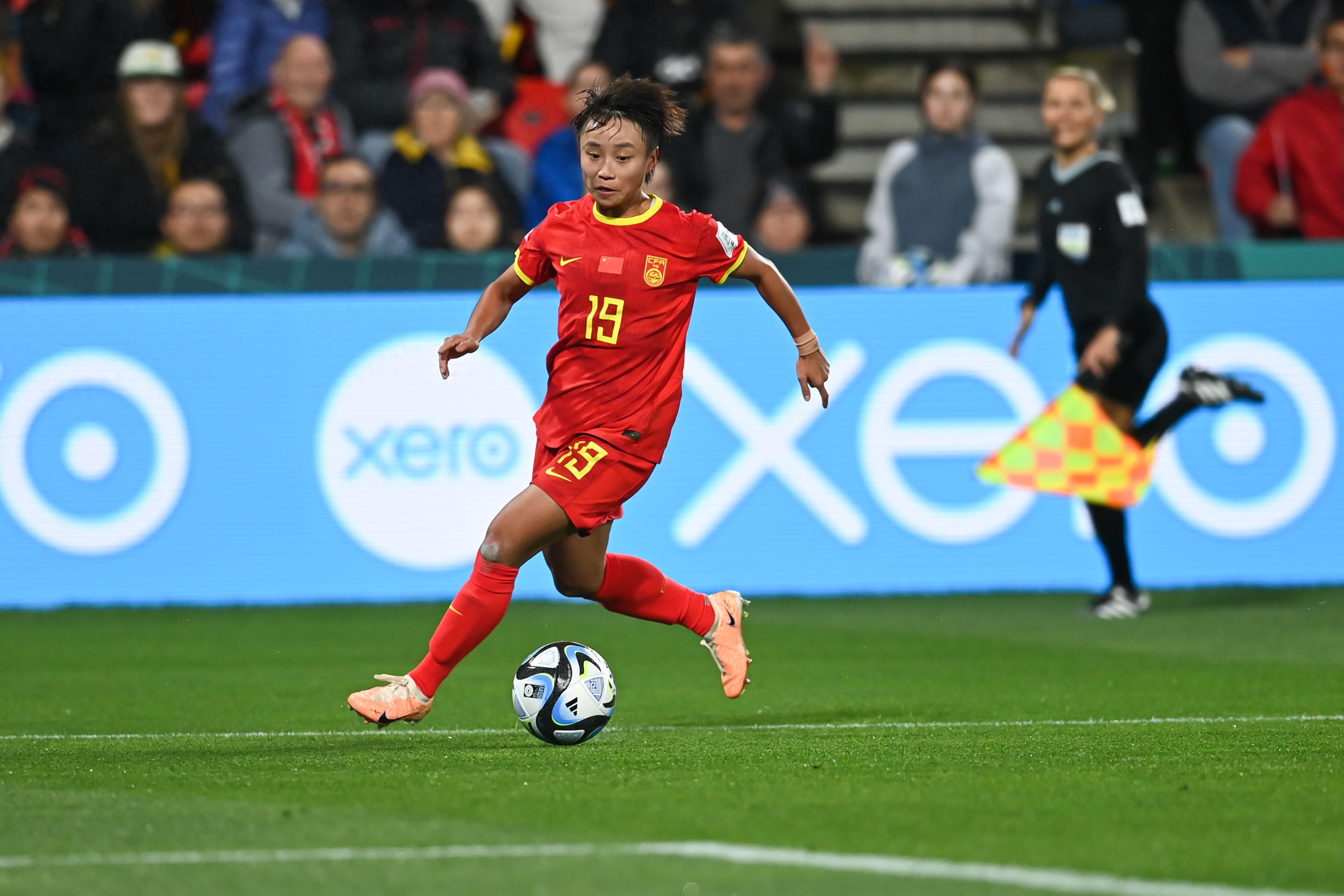 爱游戏入口-关于体育运动：女足比赛选手齐聚一堂的信息