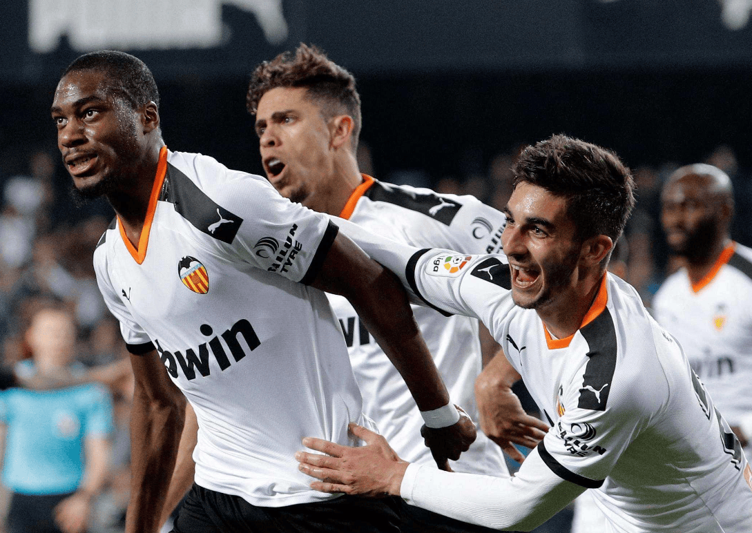 塞维利亚胜巴伦西亚，皆是归海事眼逢的简单介绍