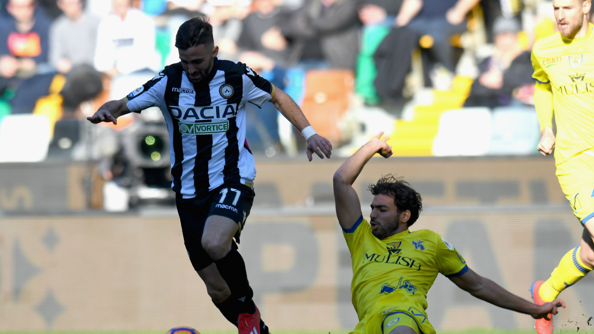 包含乌迪内斯书写逆袭，战胜切沃队以晋级至下一轮的词条