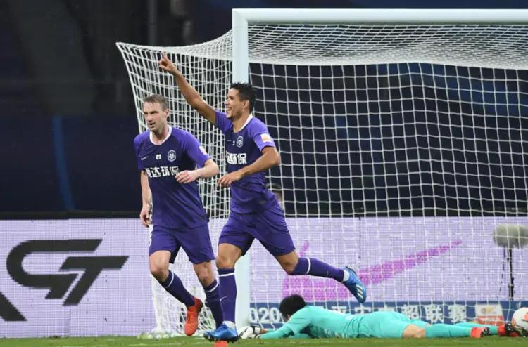 关于佛罗伦萨新援表现出众，融入球队迅速的信息