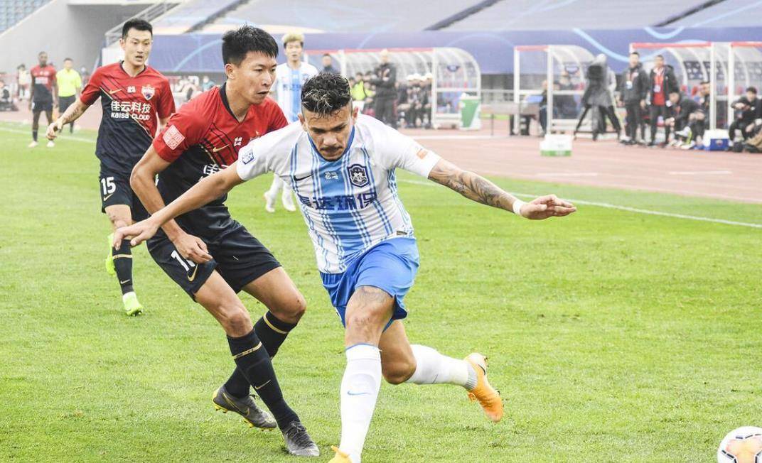 爱游戏网页版登录入口-替补出场！球队后备球员替补登场决定比赛的简单介绍