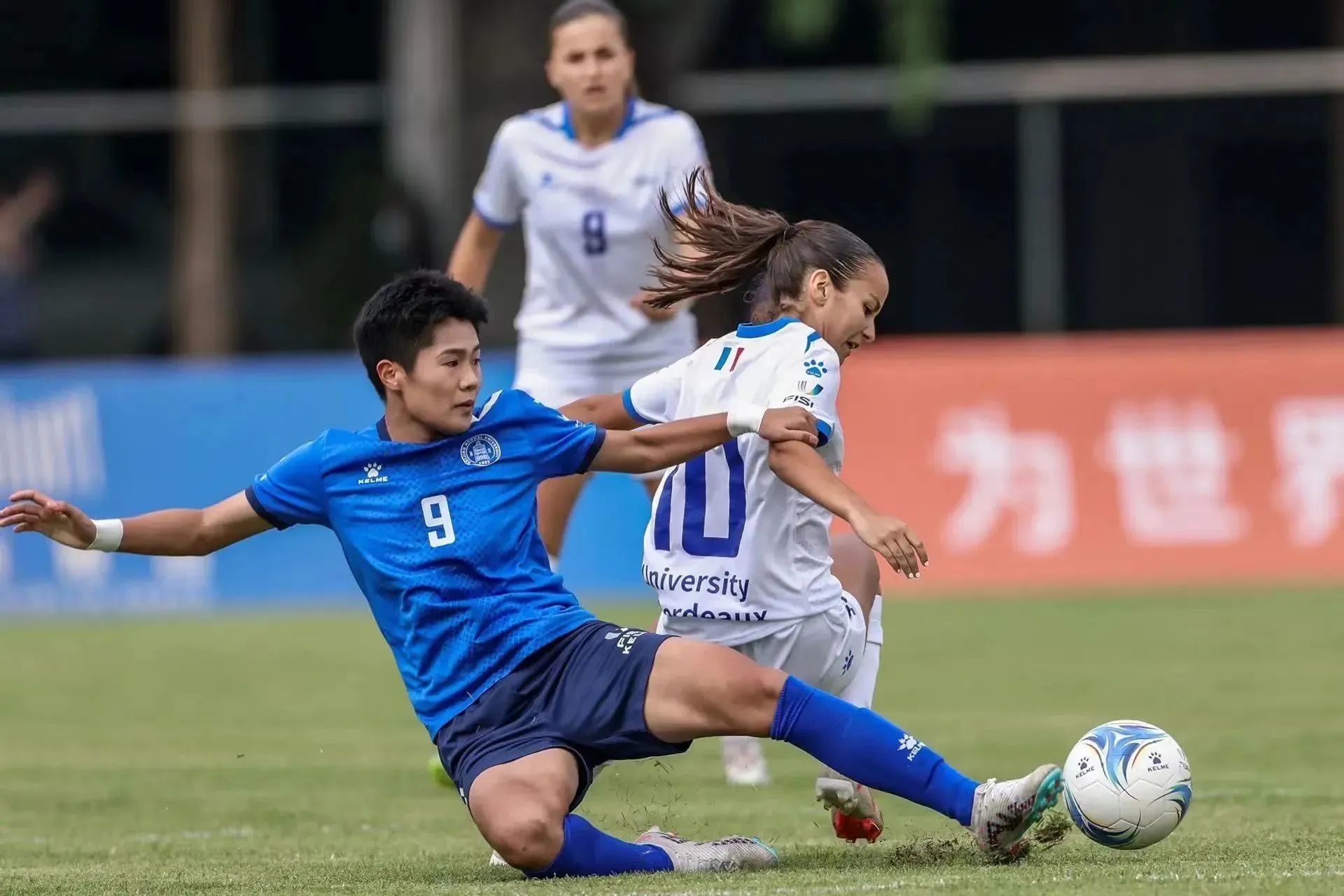 爱游戏官网入口-精彩足球对抗赛，女队取得胜利