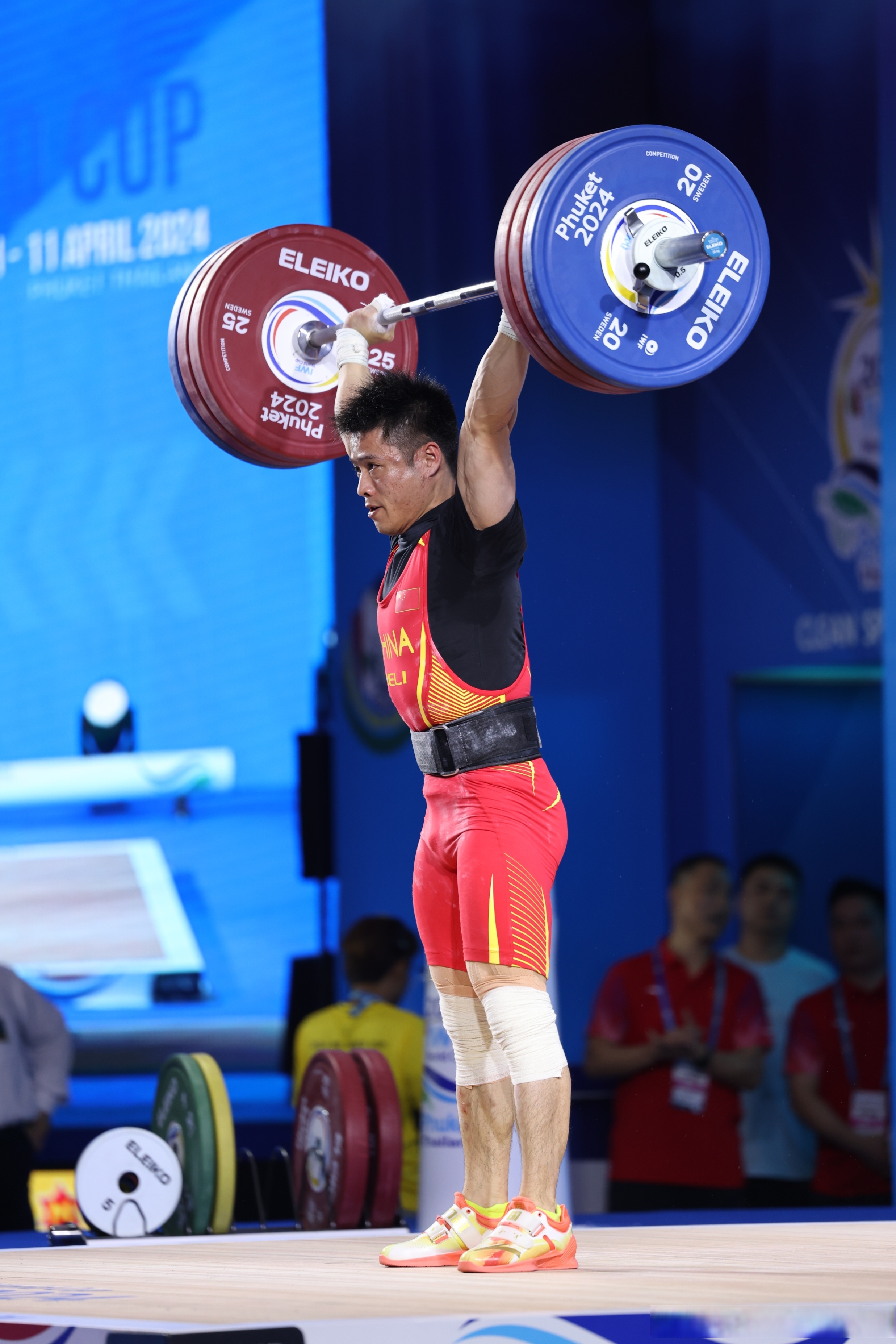 泰国举重选手表现神勇，收获金银牌！