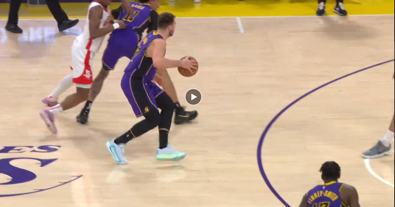 爱游戏官网-火箭球员被罚款，这是他们第一次