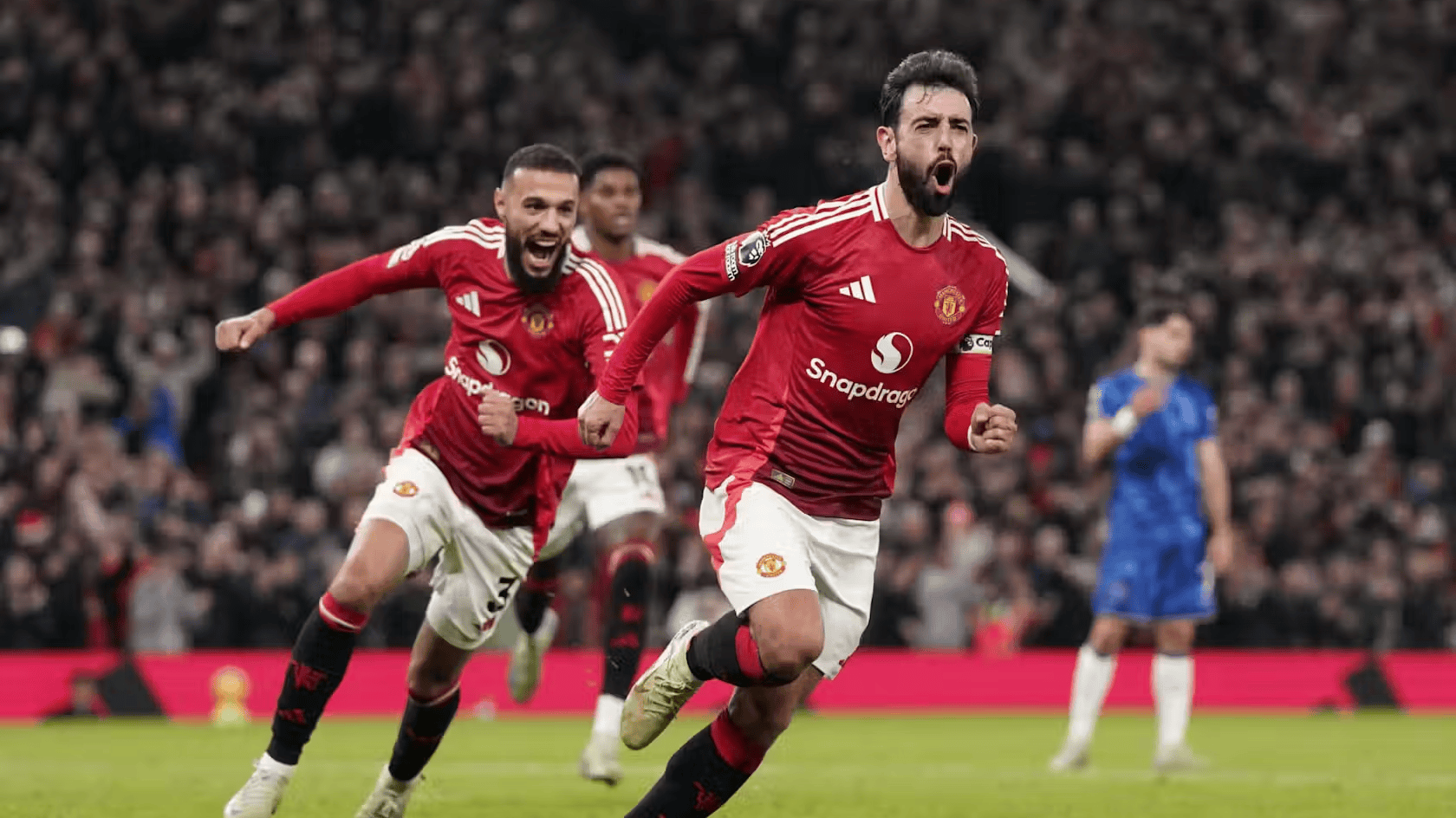 爱游戏登录入口-利物浦战胜曼联，夺走对手领先位置