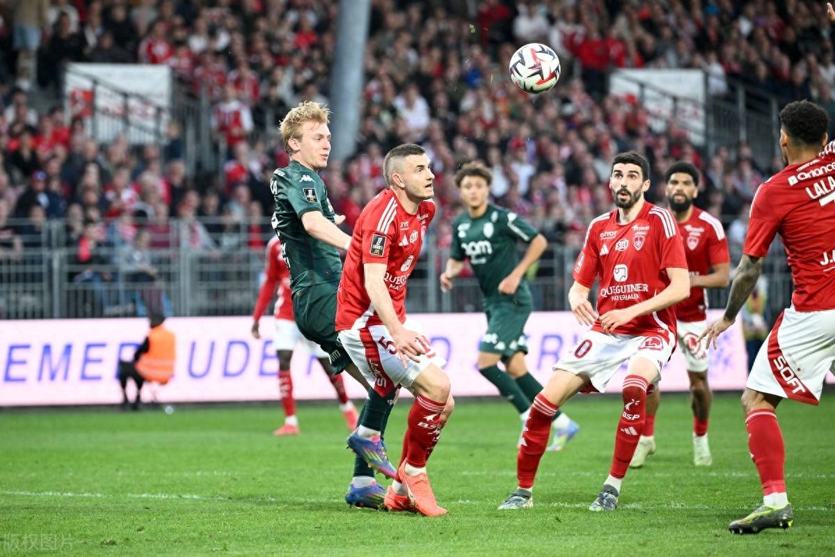 包含摩纳哥主场取胜波尔多，继续保持积分榜前列的词条