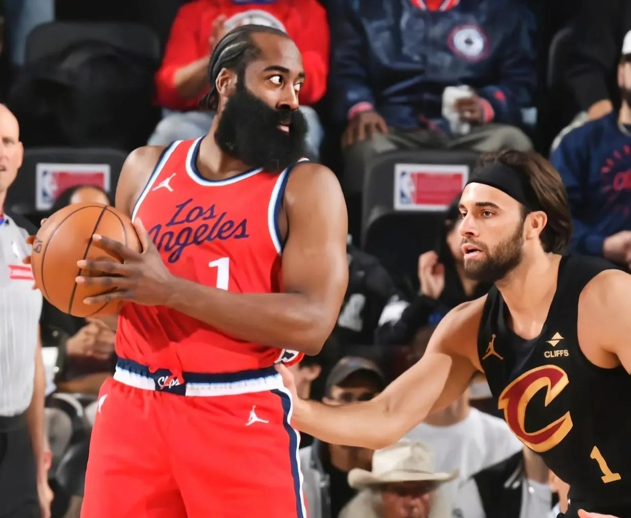 爱游戏官网-球队在全球篮球比赛中获得压倒性胜利