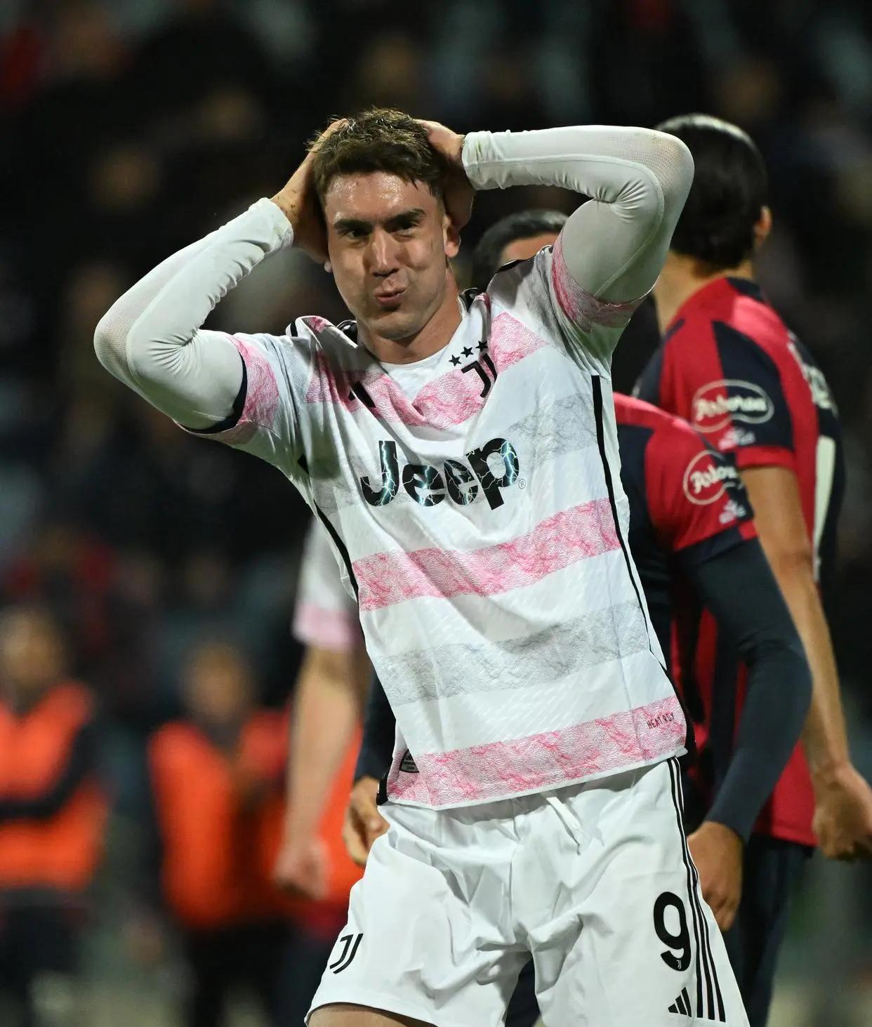 爱游戏亚洲官网-尤文图斯后防线失守，遭遇两连败