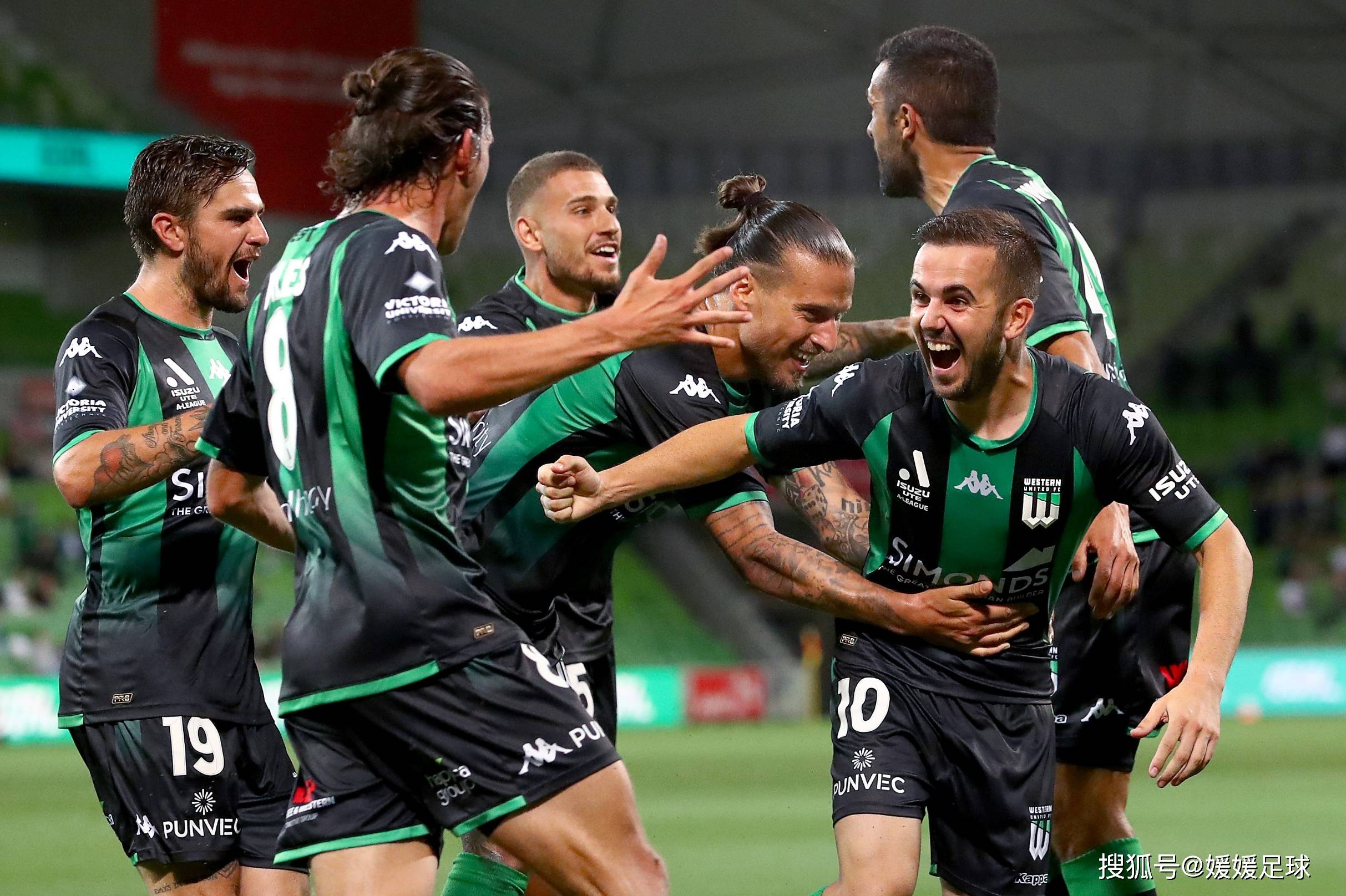 阿贾克斯取得惊人胜利，突破困境