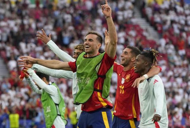 包含西班牙足球场上有哪些精彩瞬间？的词条