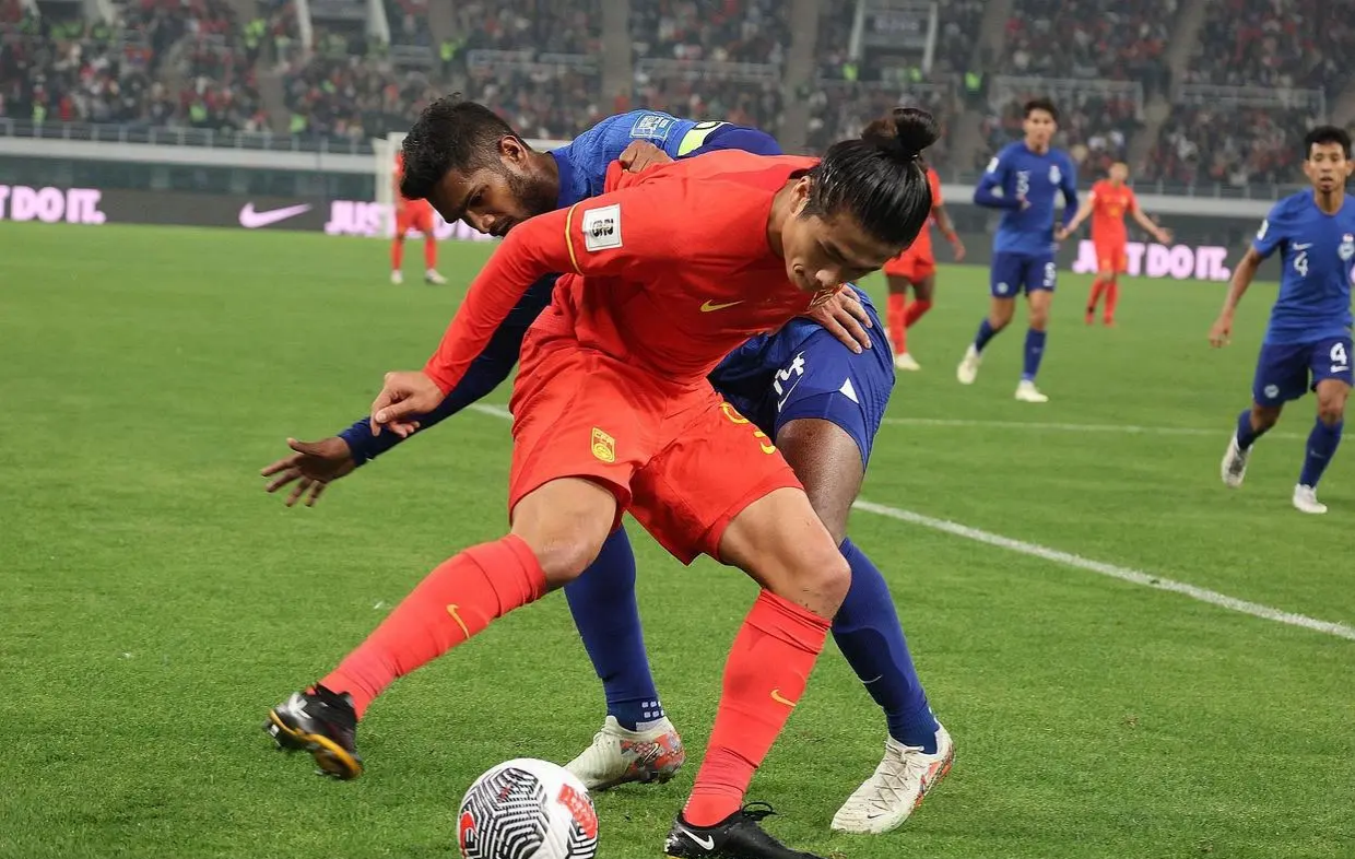 防线失守轻松被对手破门让球迷失望落泪的简单介绍