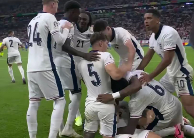 法国队大胜英格兰，锁定小组第一的希望