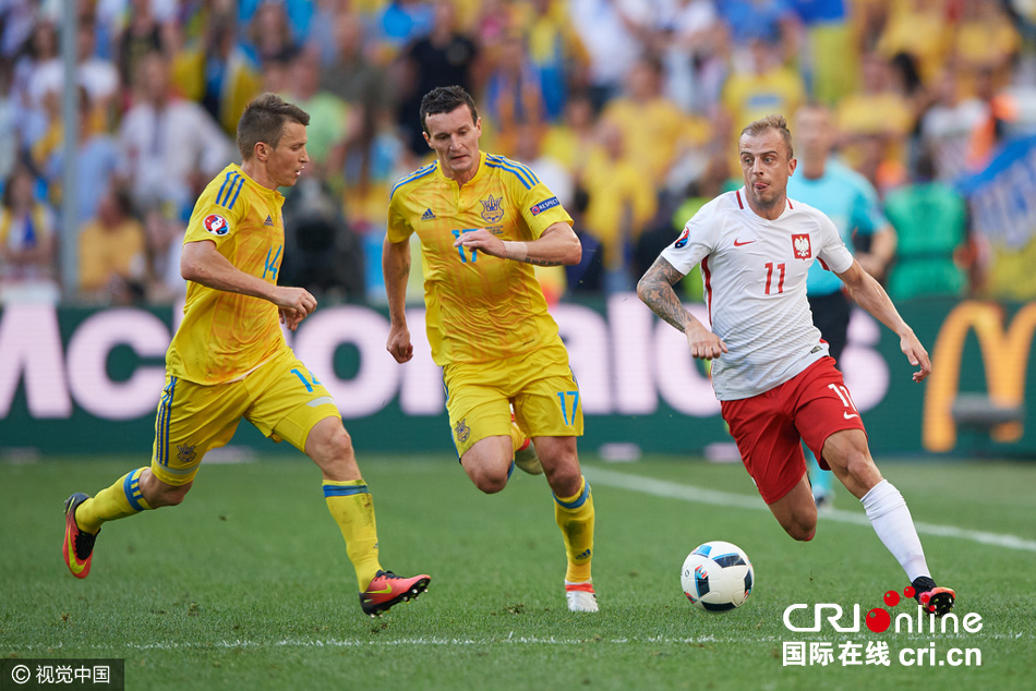 波兰客场战平瑞士，积分领先小组的简单介绍