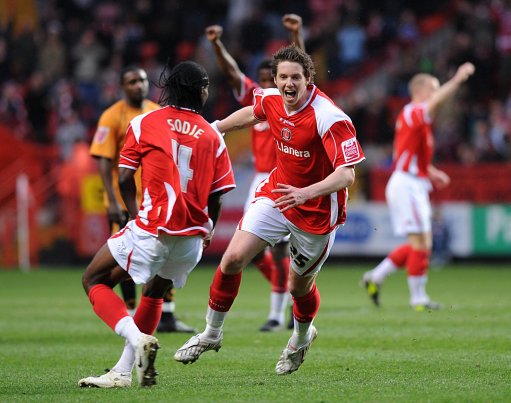 爱游戏中国官网-关于狼队主场激战查尔顿，取得激动人心胜利的信息