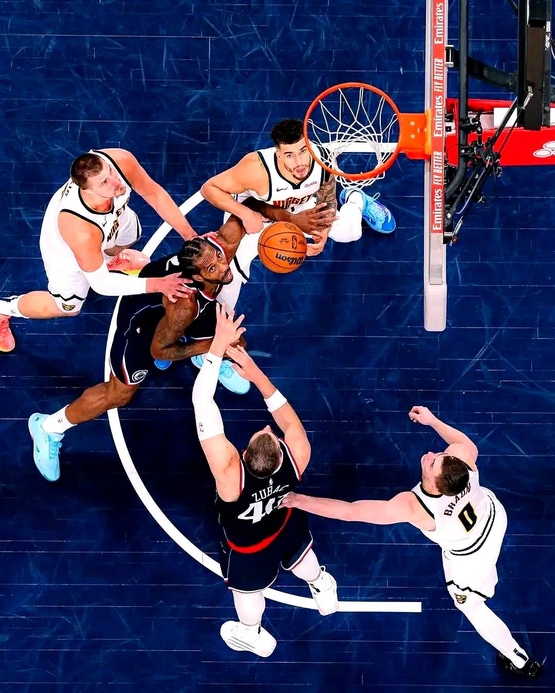 爱游戏app下载-雄鹿队主场双杀，坎帕佛茨状态神勇助攻为主