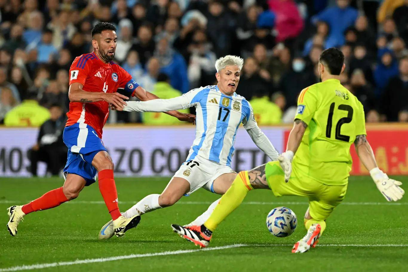 爱游戏官网-智利队在比赛中打出华丽一击！