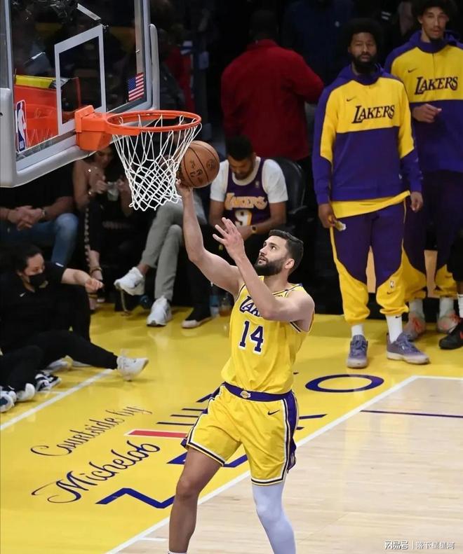 湖人球星遭受伤病困扰，缺席多场比赛的简单介绍