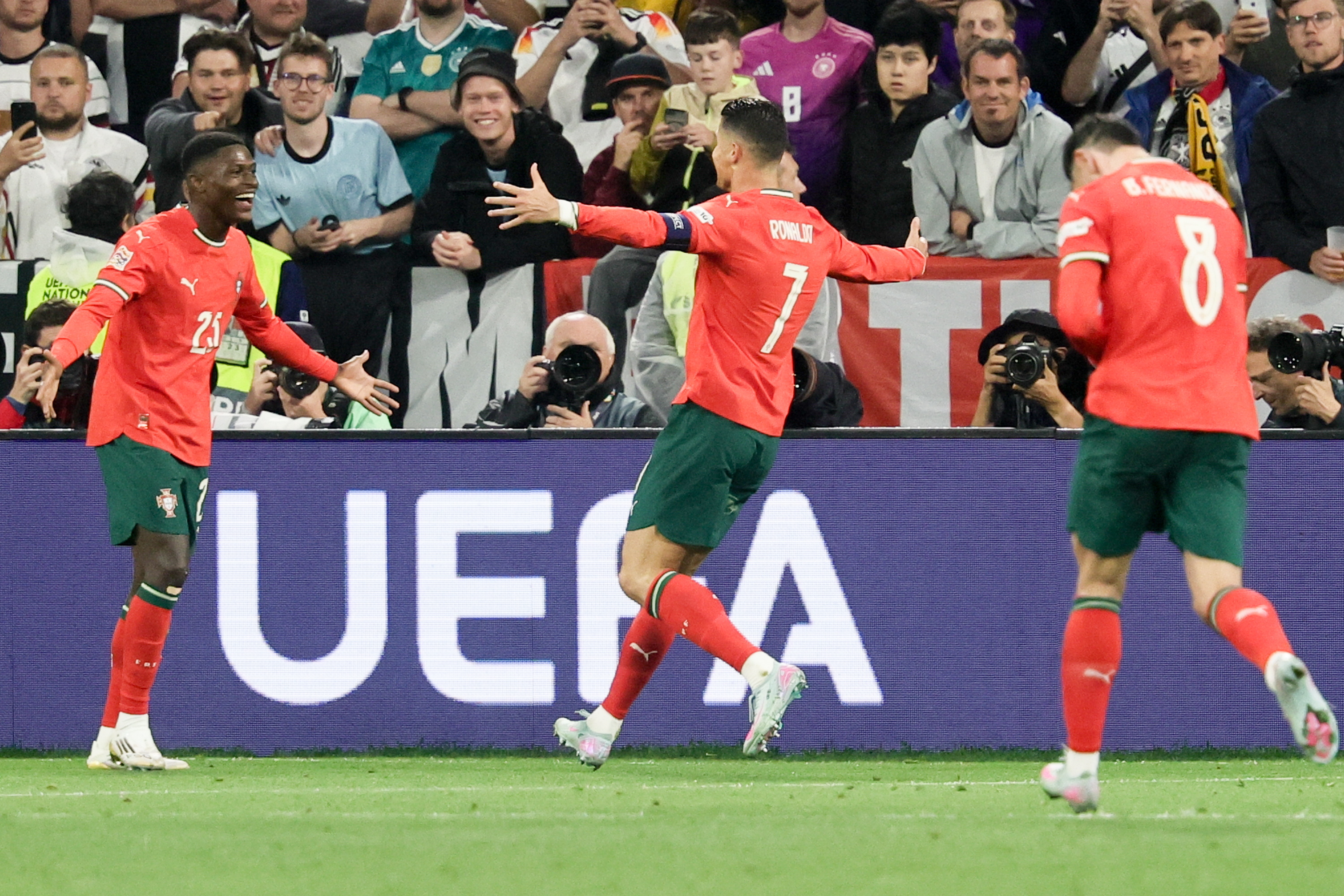 一场关键的欧洲国际足球联赛决赛