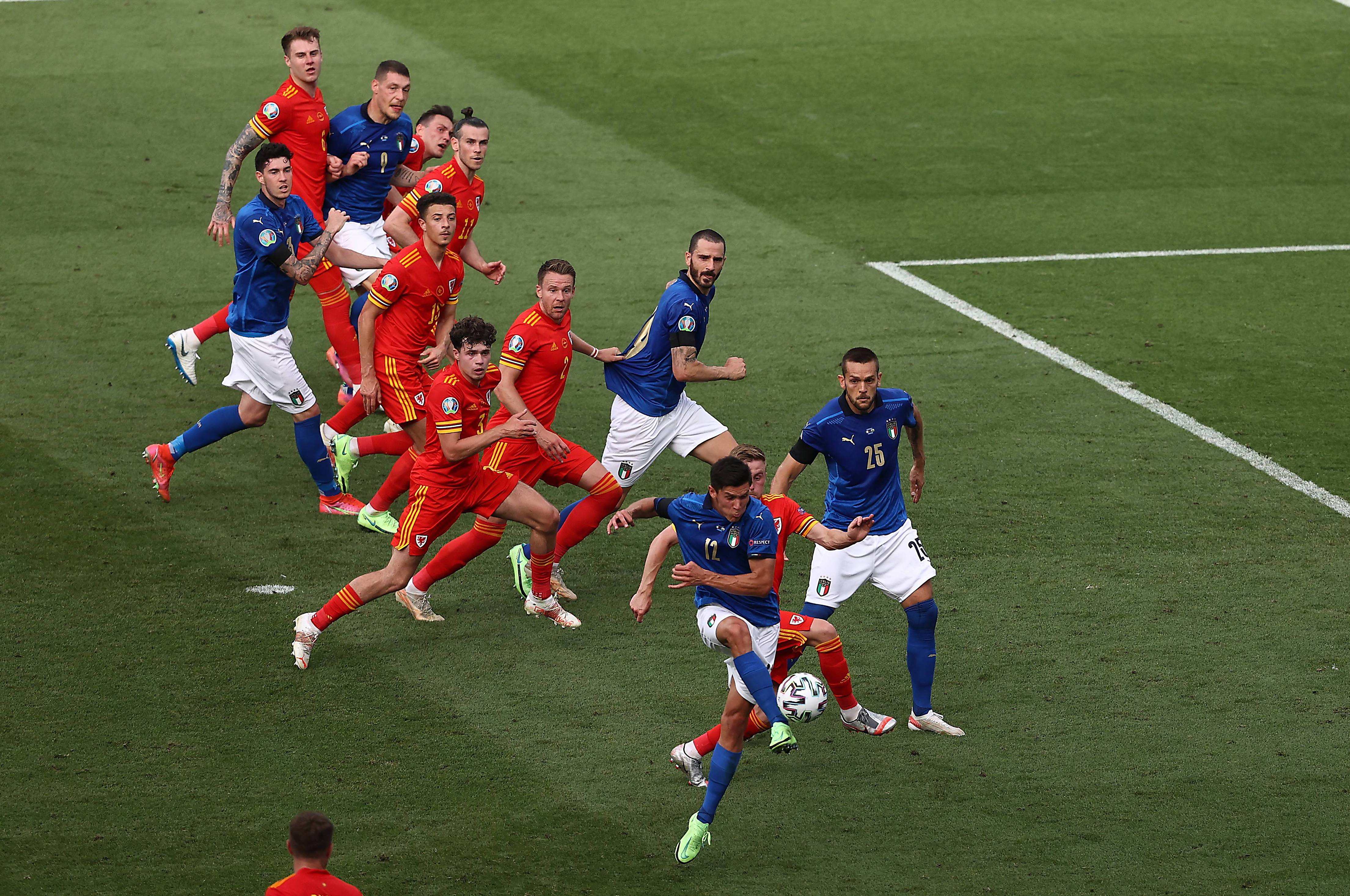 关于足球巨星对决！欧洲联赛场面精彩绝伦的信息