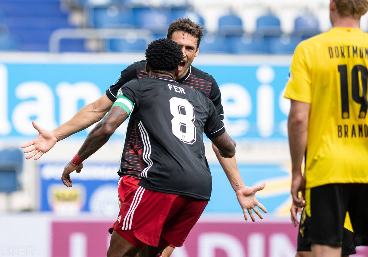 爱游戏官网-引人入胜的比赛，球队士气高昂