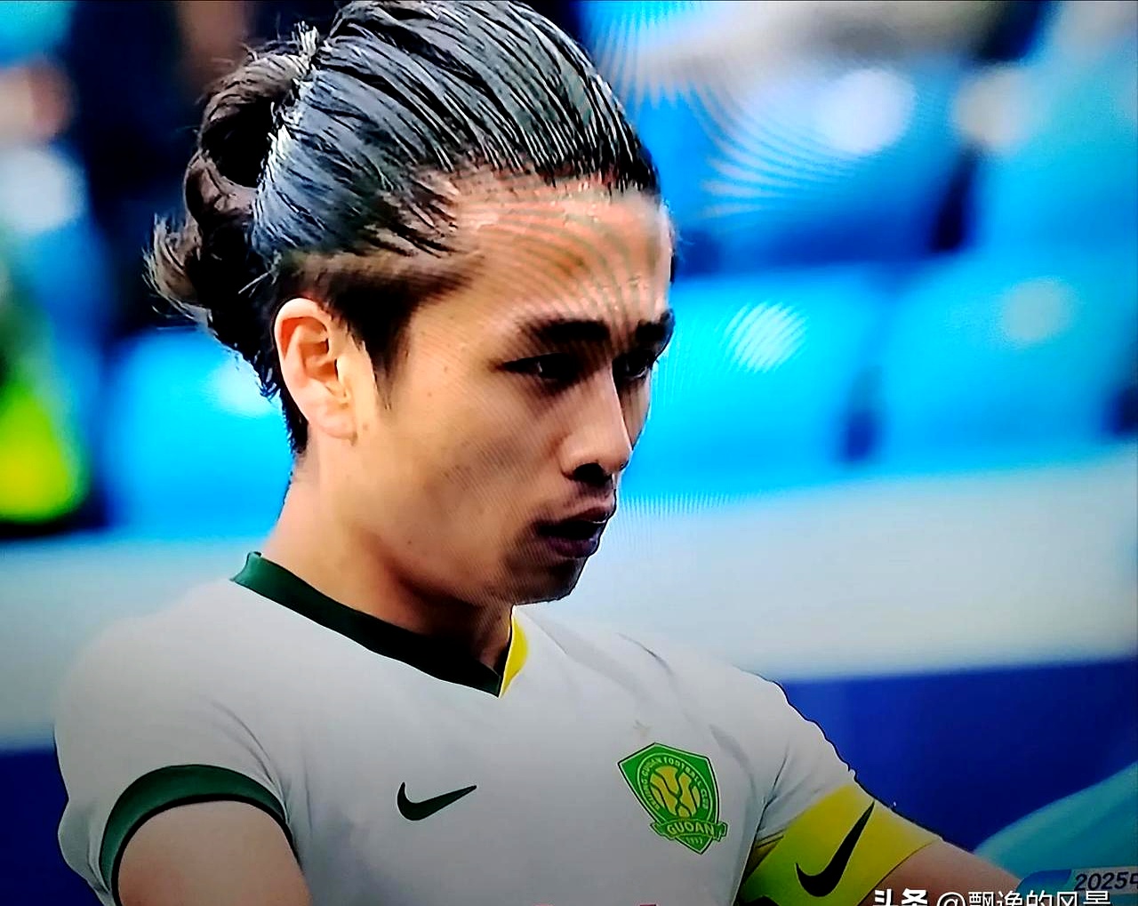 引人入胜的比赛，球队士气高昂