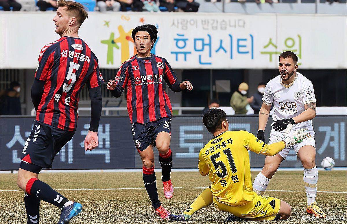 首尔FC中场传球娴熟，展现技术！的简单介绍