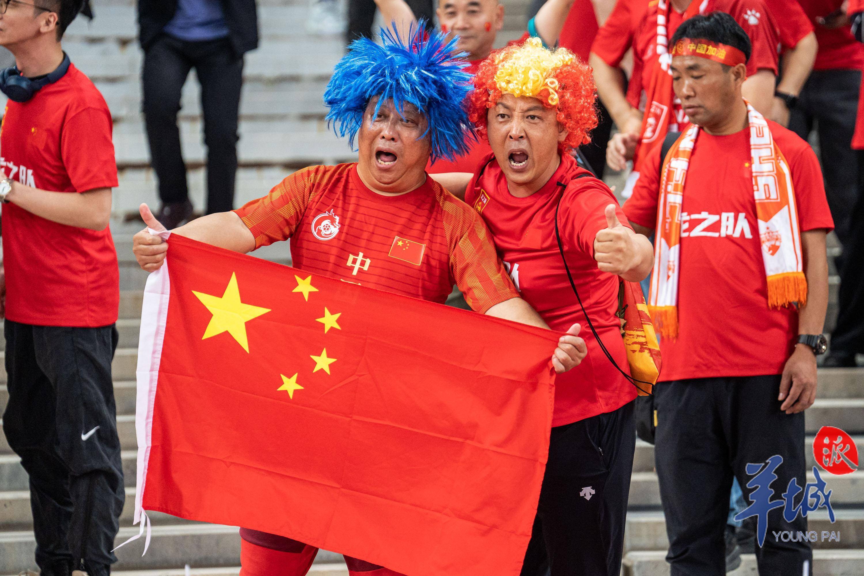 爱游戏官网-球迷热烈呐喊，支持本土球队取得胜利