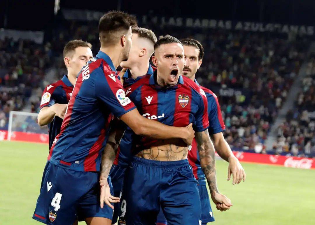 爱游戏官网-西甲升班马目前表现不俗，勇夺争冠